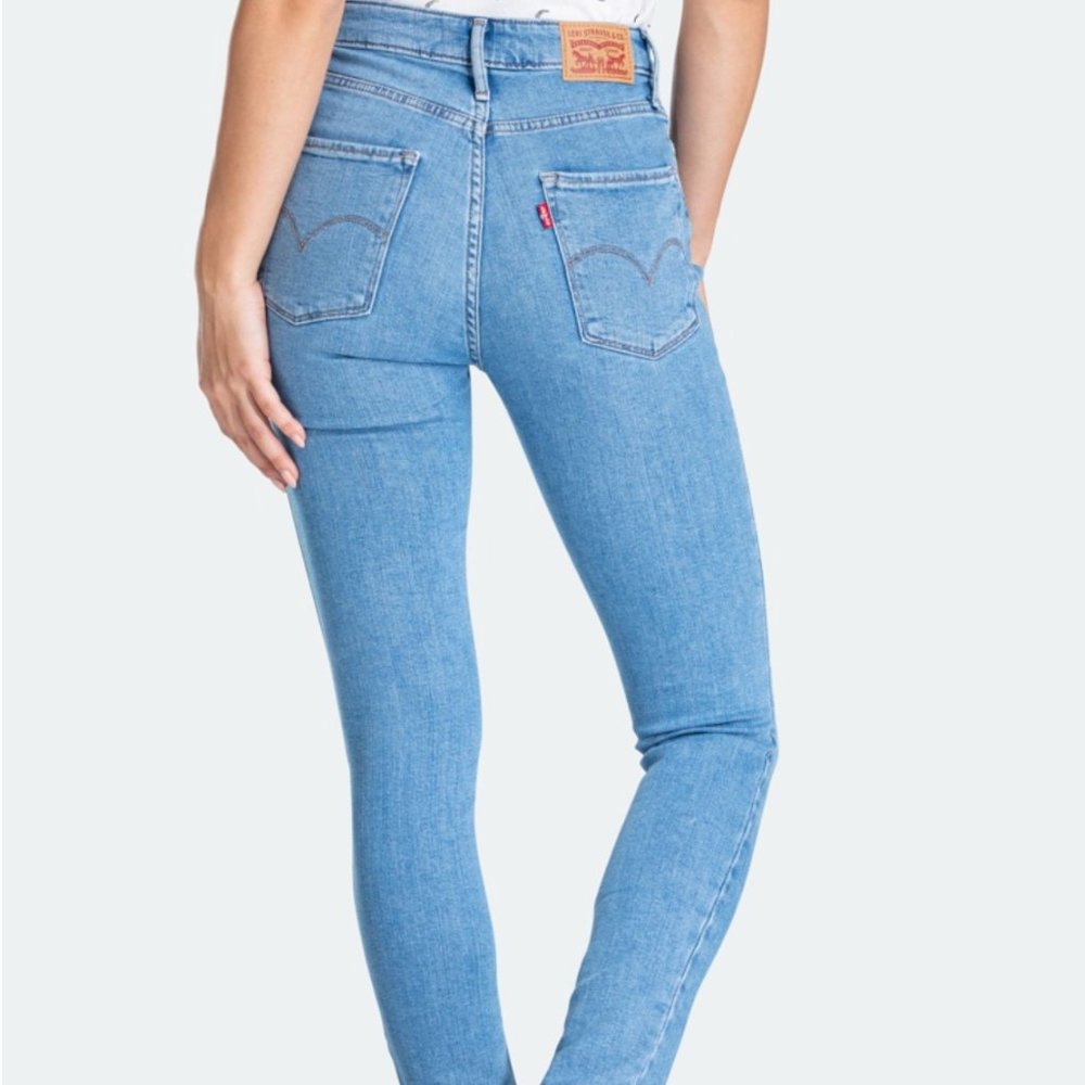Levis Women's 721 High-Waisted Skinny Jeans - Picture 2 of 8